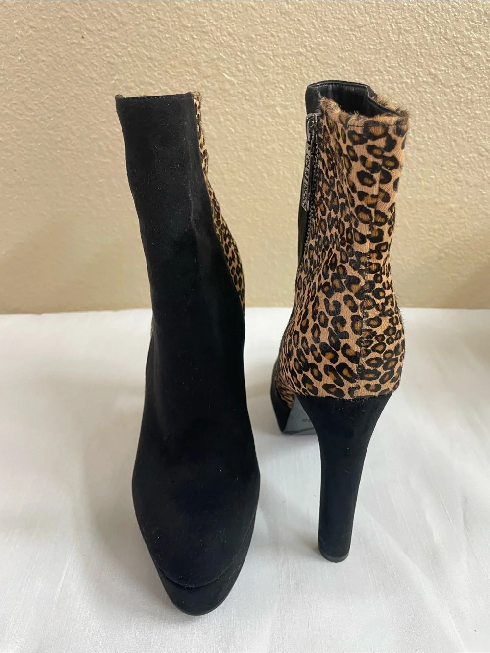 Guess women’s Black Suede & Leopard Print Platform Ankle Boots Size 7.5 M
